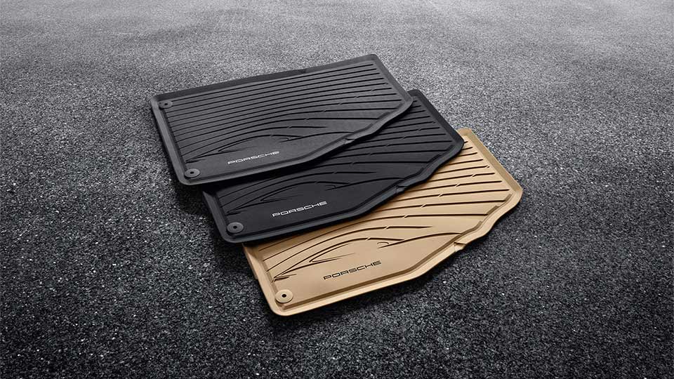 All-weather floor mats (in interior colour: Black)