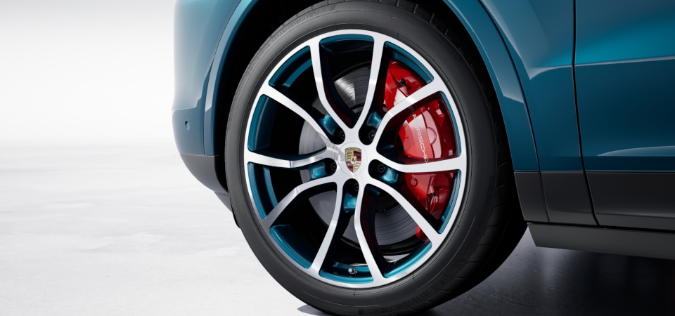 21-inch Cayenne Exclusive Design wheels painted in exterior colour