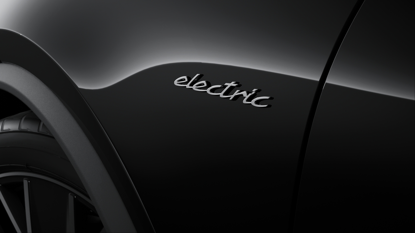 银色涂漆车型标记和 “electric” 标志