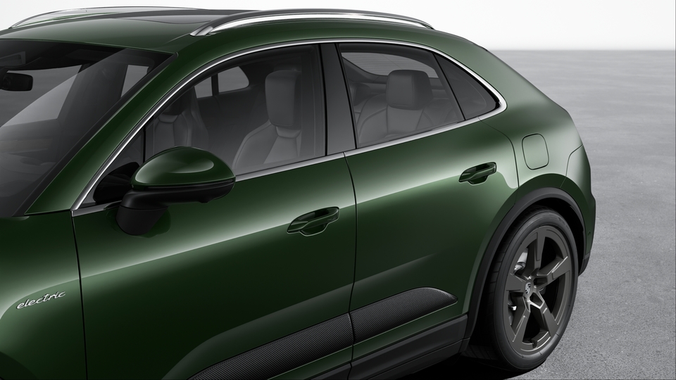 Side window trims in Silver