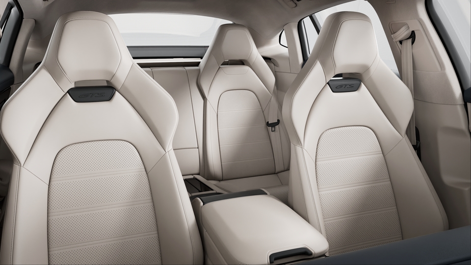 Two-tone leather interior in Darknightblue and Chalk Beige, smooth-finish leather