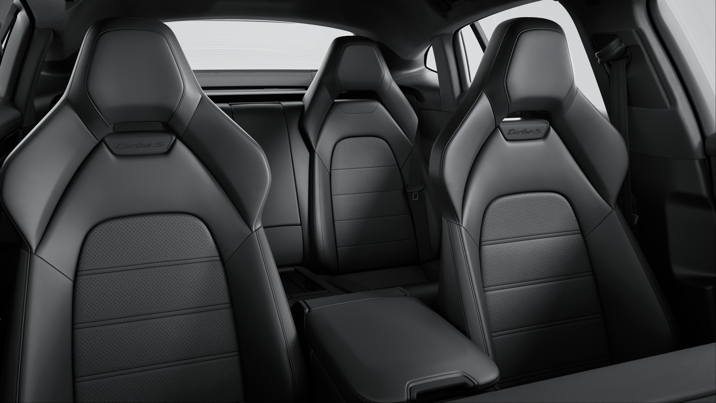 Leather interior in Black, smooth-finish leather