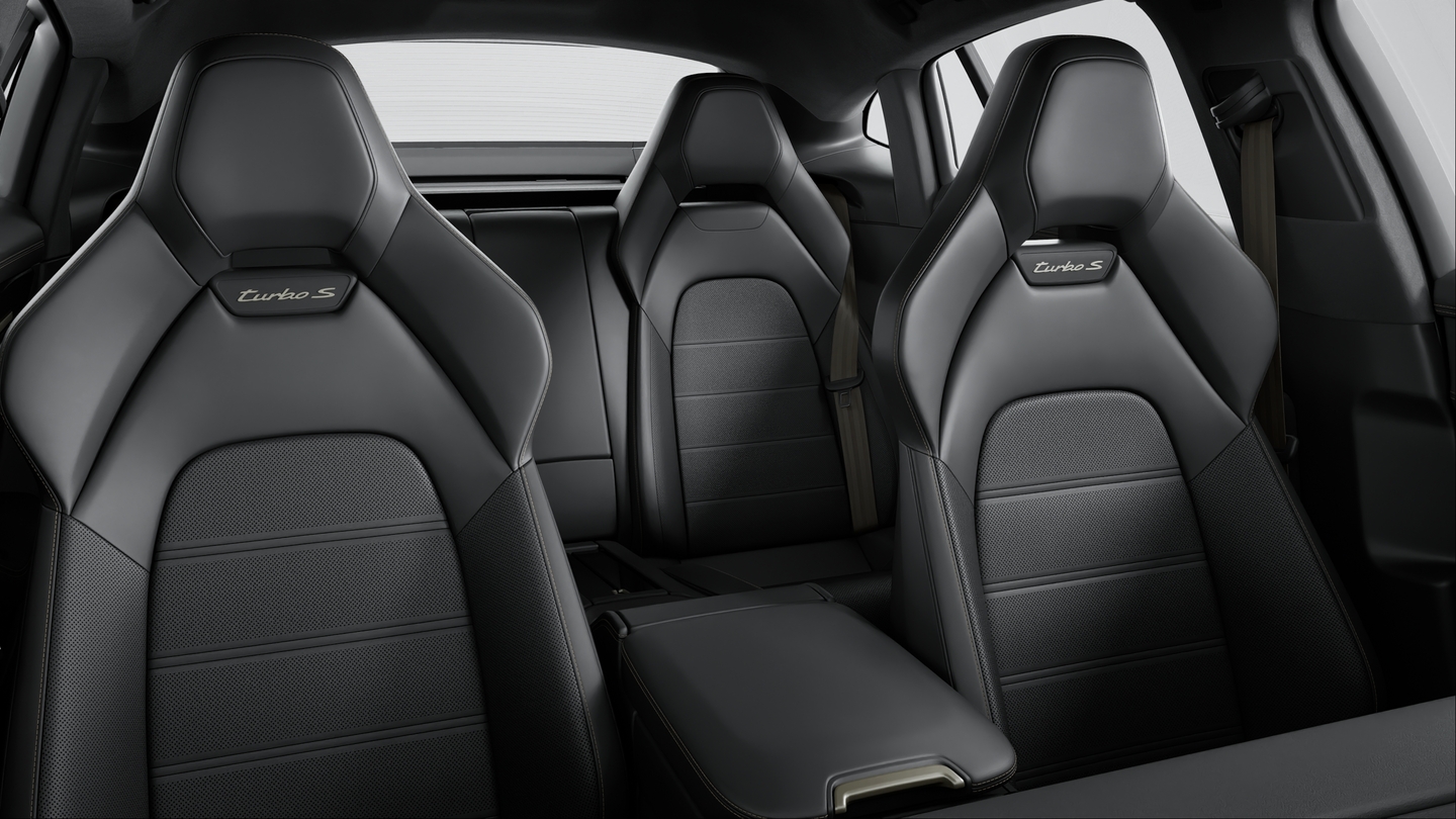 Leather interior in Black with interior package Turbonite