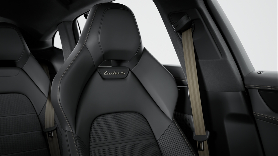 Leather interior in Black with interior package Turbonite