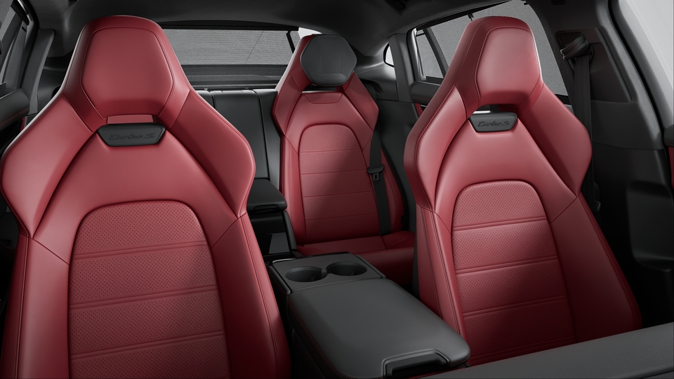 Two-tone leather interior in Black and Bordeaux Red, smooth-finish leather