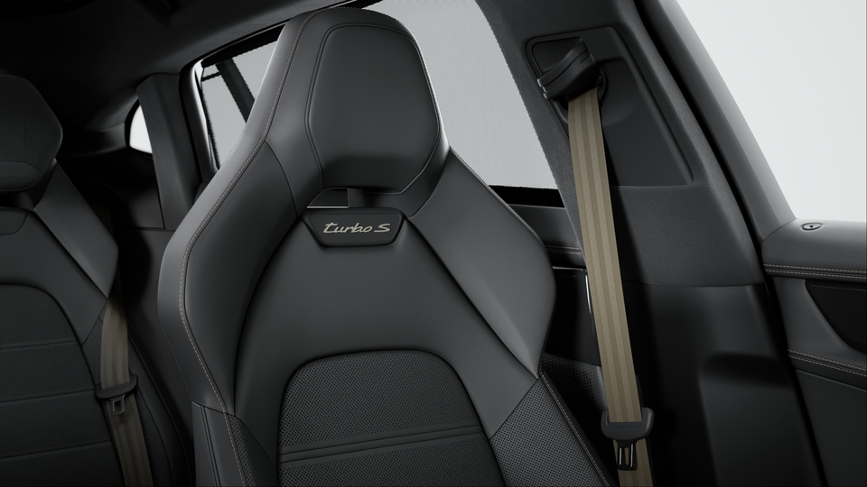 Leather interior in Black with interior package Turbonite