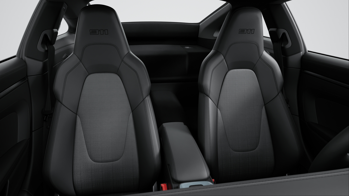 带大量真皮部件的 Sport-Tex 格子呢面料内饰组件