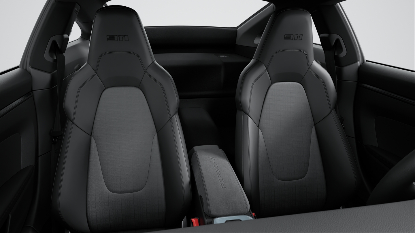 带 “PORSCHE” 标志的 Race-Tex 面料储物箱盖