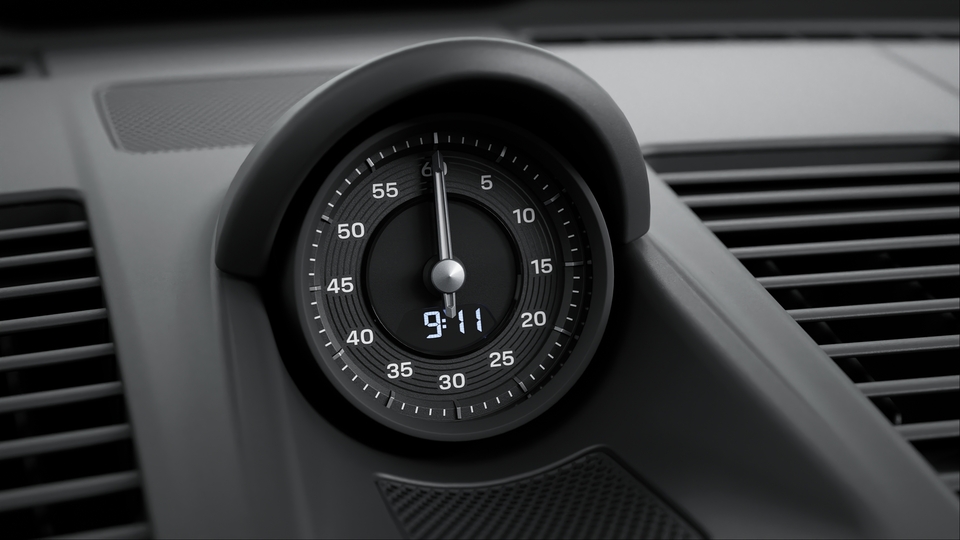 包含保时捷赛道助手应用程序和轮胎温度显示的 Sport Chrono 组件