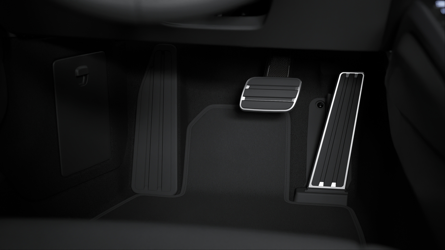 Pedals and footrest in Black