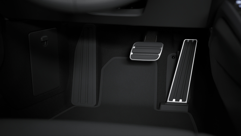 Pedals and footrest in Black