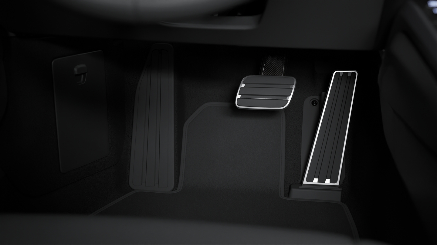 Pedals and footrest in Black