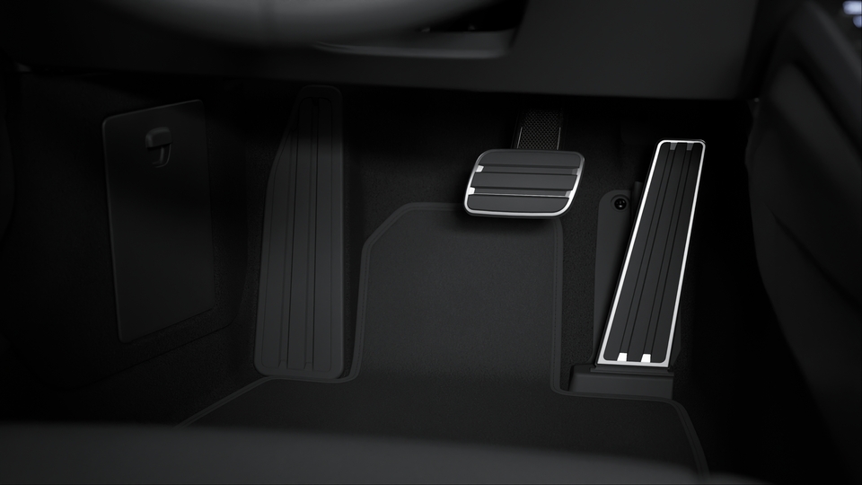 Pedals and footrest in Black