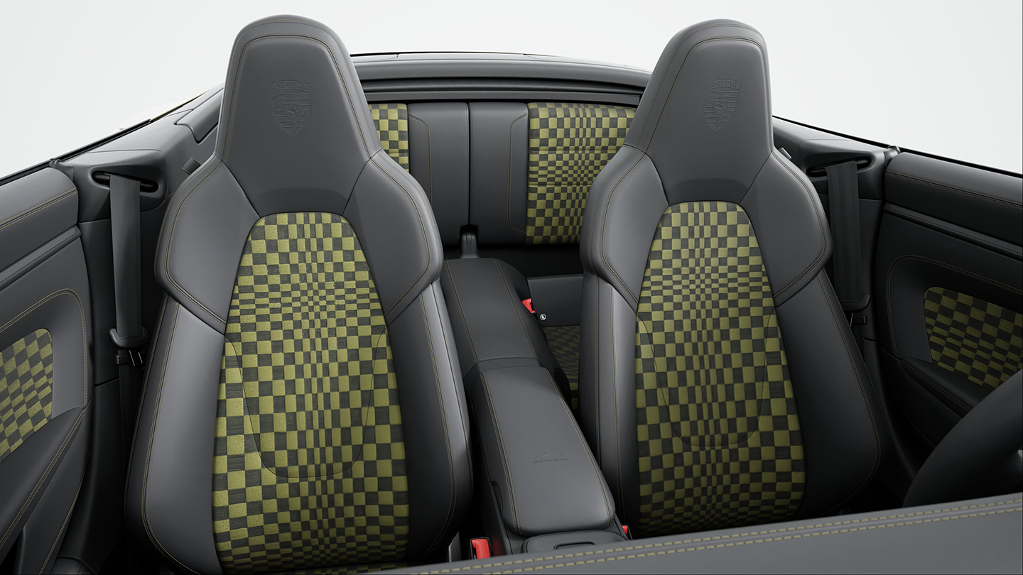 Club leather interior in Basalt Black with textile Pasha in Black/Olive Neo