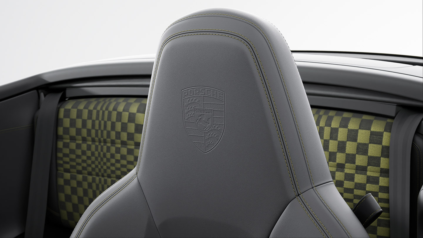 Club leather interior in Basalt Black with textile Pasha in Black/Olive Neo