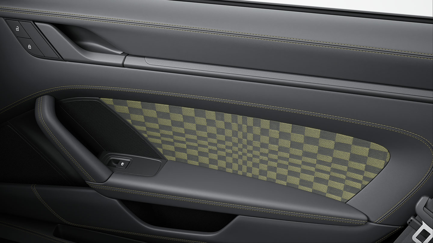 Club leather interior in Basalt Black with textile Pasha in Black/Olive Neo
