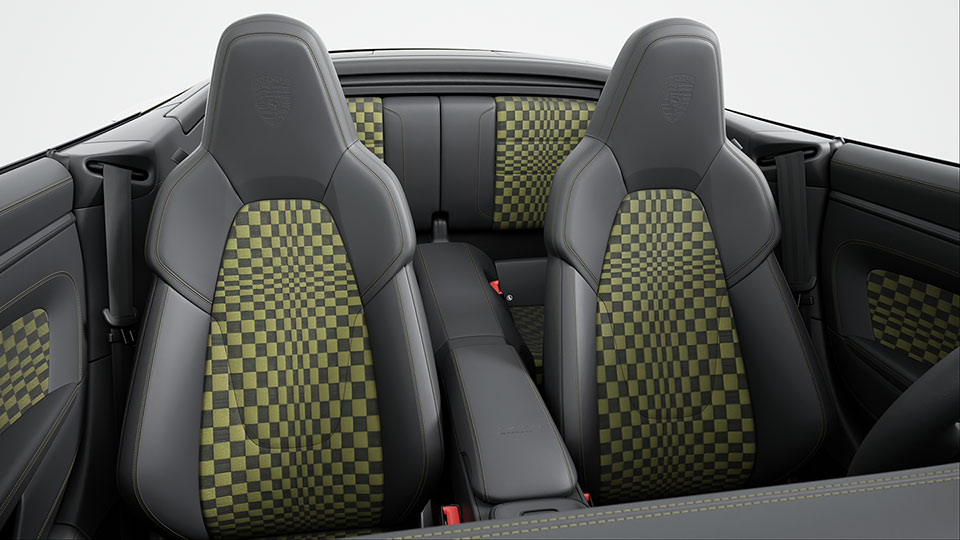 Club leather interior in Basalt Black with textile Pasha in Black/Olive Neo