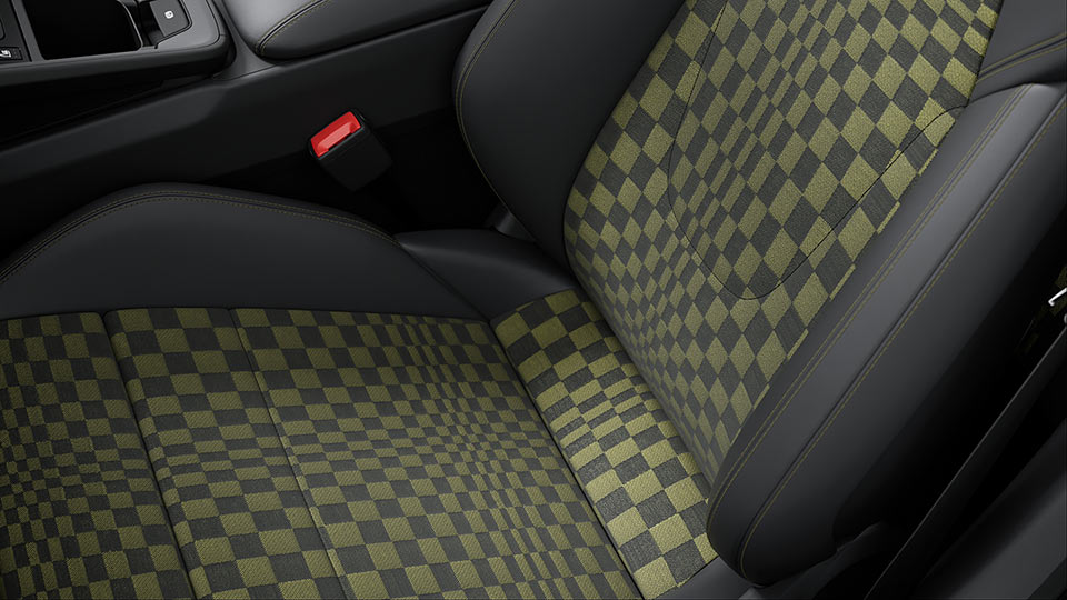 Club leather interior in Basalt Black with textile Pasha in Black/Olive Neo
