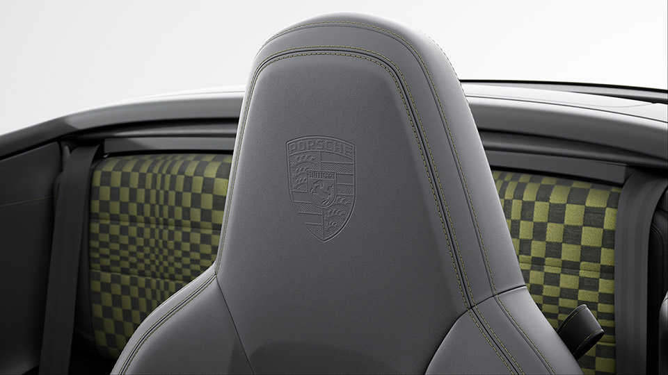 Club leather interior in Basalt Black with textile Pasha in Black/Olive Neo