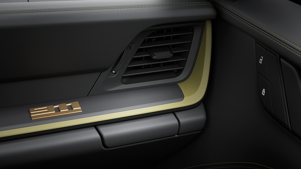 Club leather interior in Basalt Black with textile Pasha in Black/Olive Neo