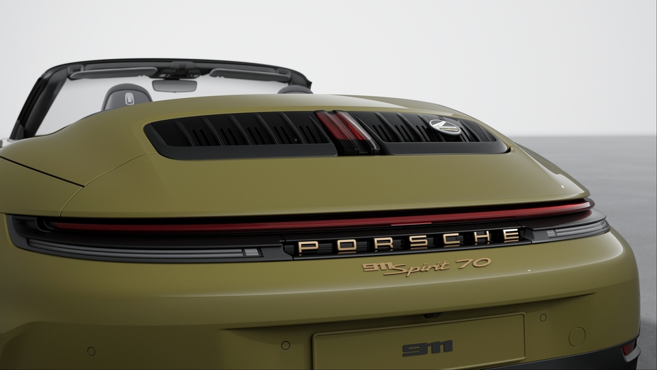 Taillight strip with ‘PORSCHE’ lettering