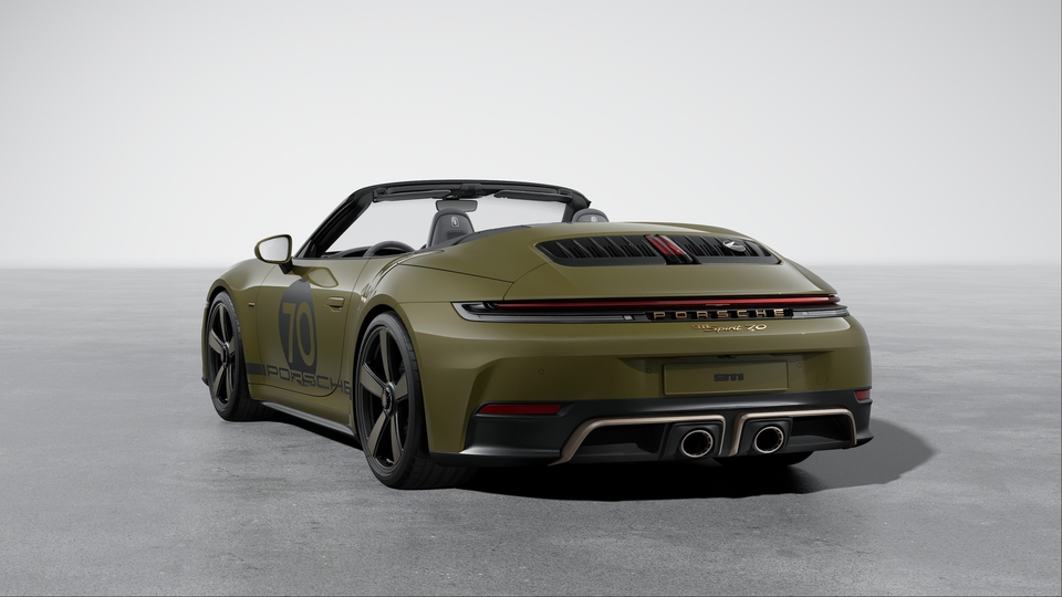 Taillight strip with ‘PORSCHE’ lettering
