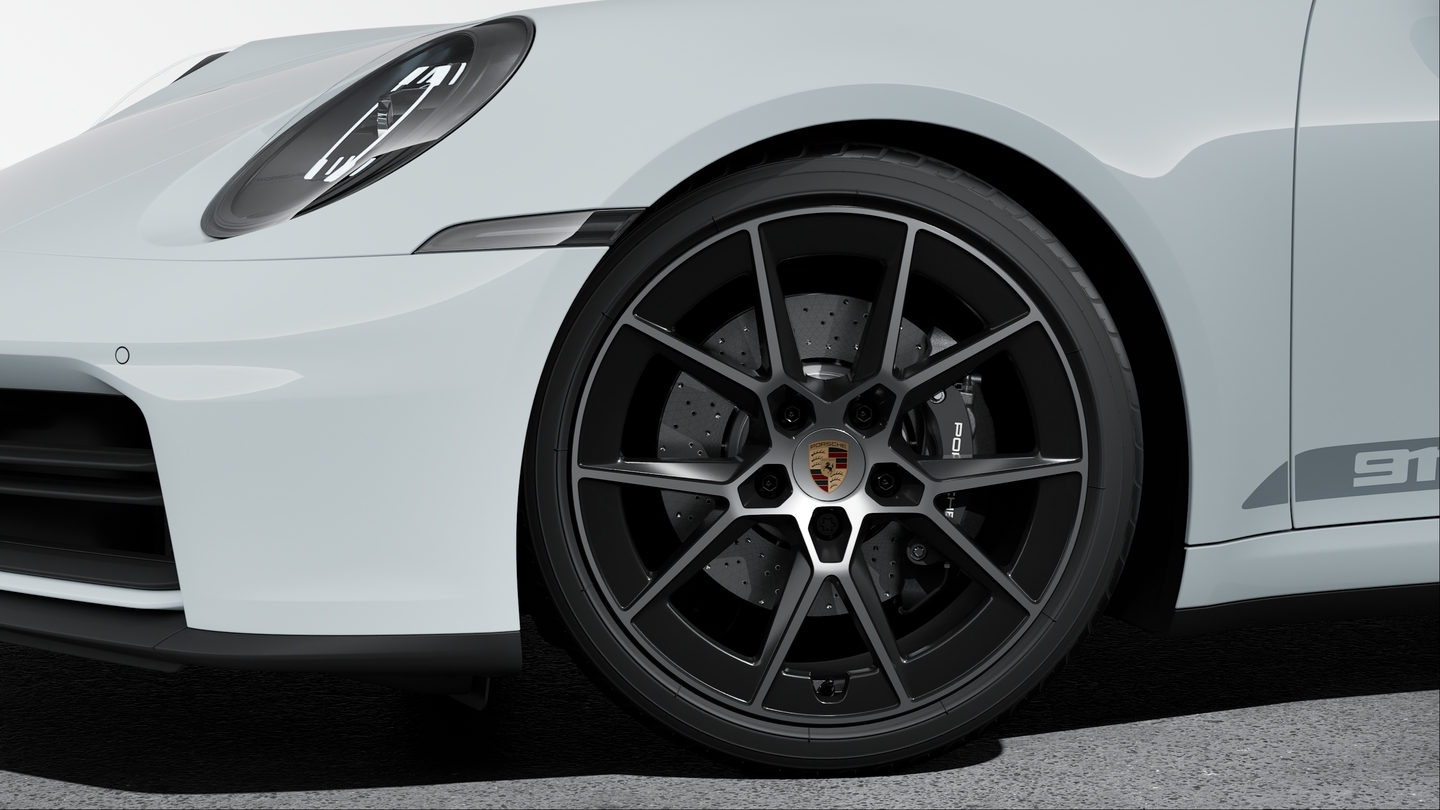 Wheels painted in Black (high-gloss) with highly polished surfaces