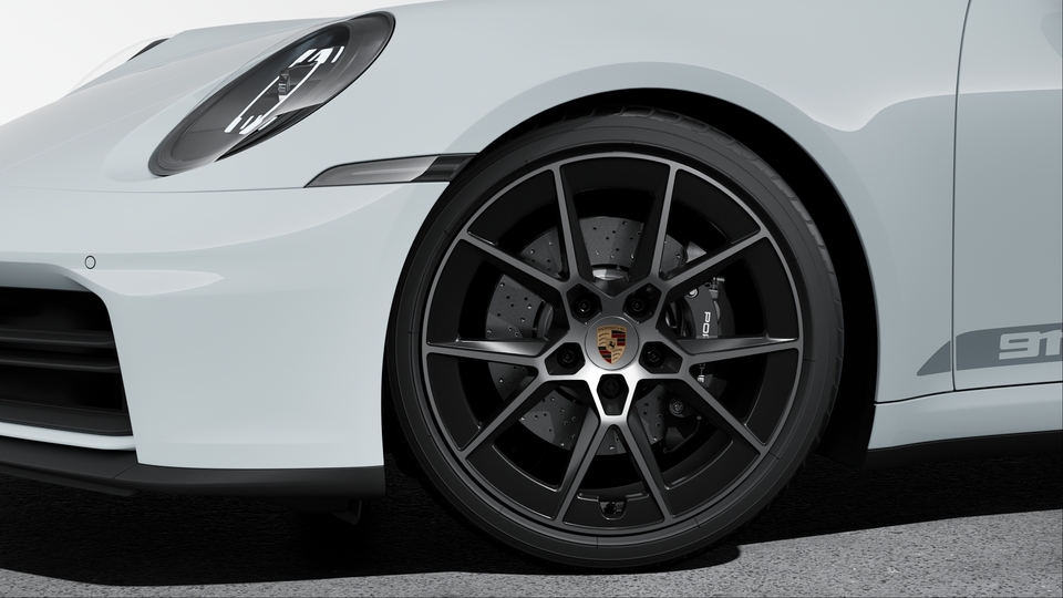 Wheels painted in Black (high-gloss) with highly polished surfaces