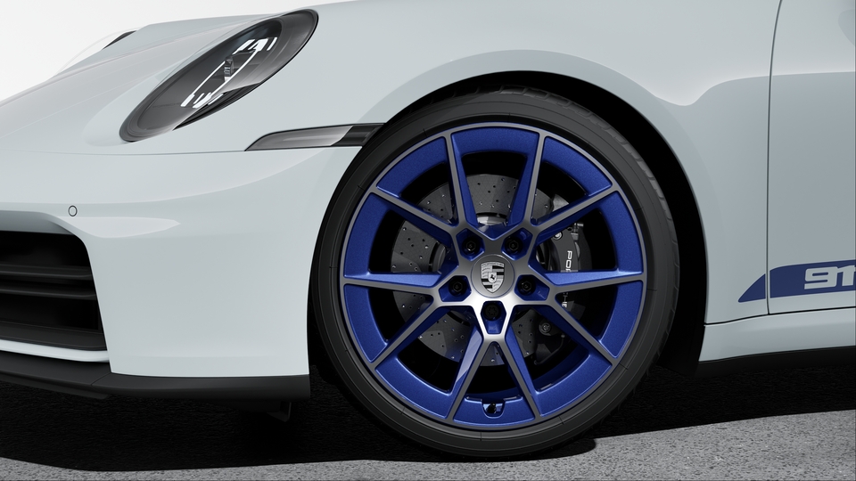 Carrera T exterior package with contrasting colour in Gentian Blue