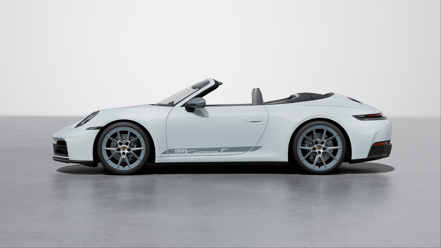 Wheel centre caps with full-colour Porsche crest