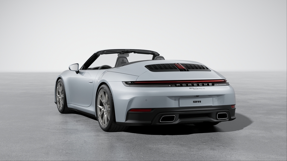 带 “PORSCHE” 标志的条形尾灯