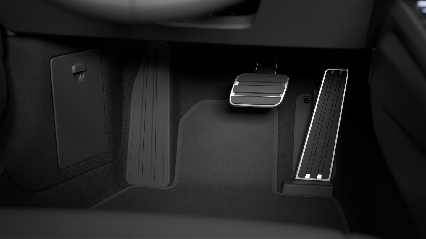 Pedals and footrest in Black