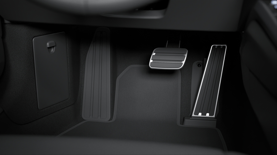 Pedals and footrest in Black