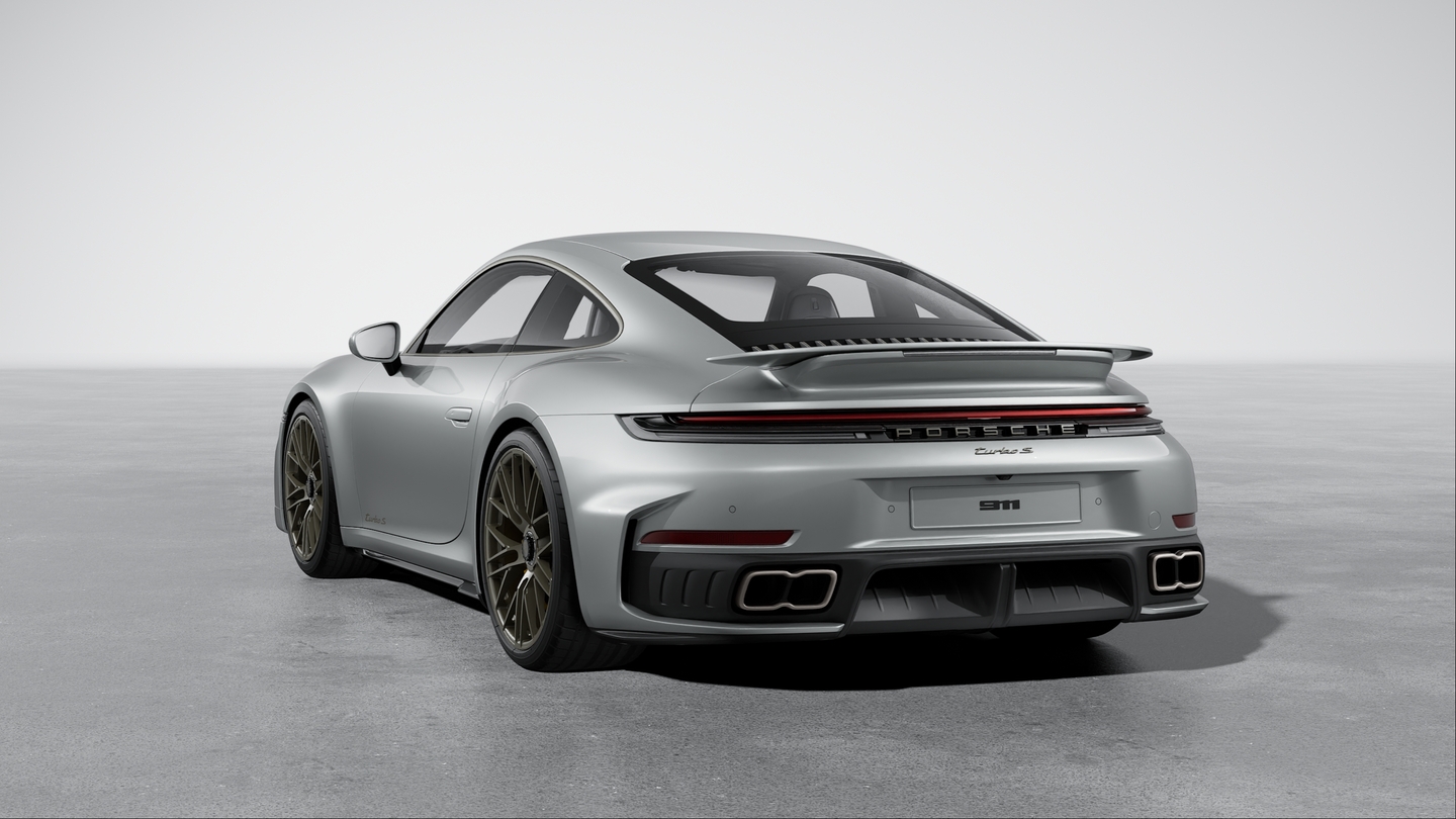 Taillight strip with ‘PORSCHE’ lettering