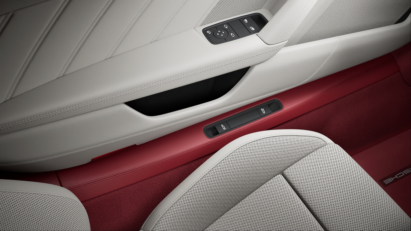 Extended Package Leather Interior Exclusive Manufaktur