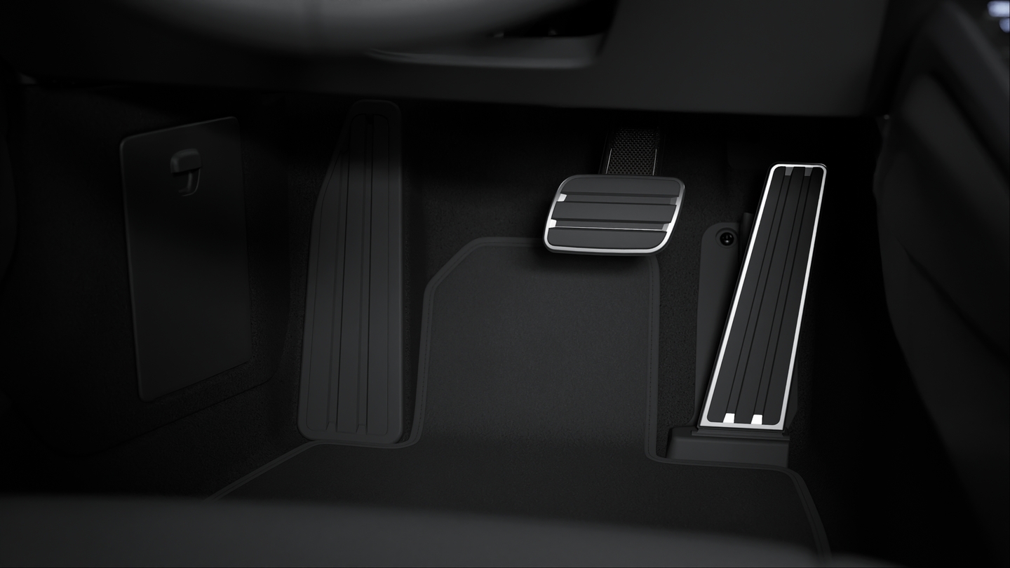 Pedals and footrest in Black