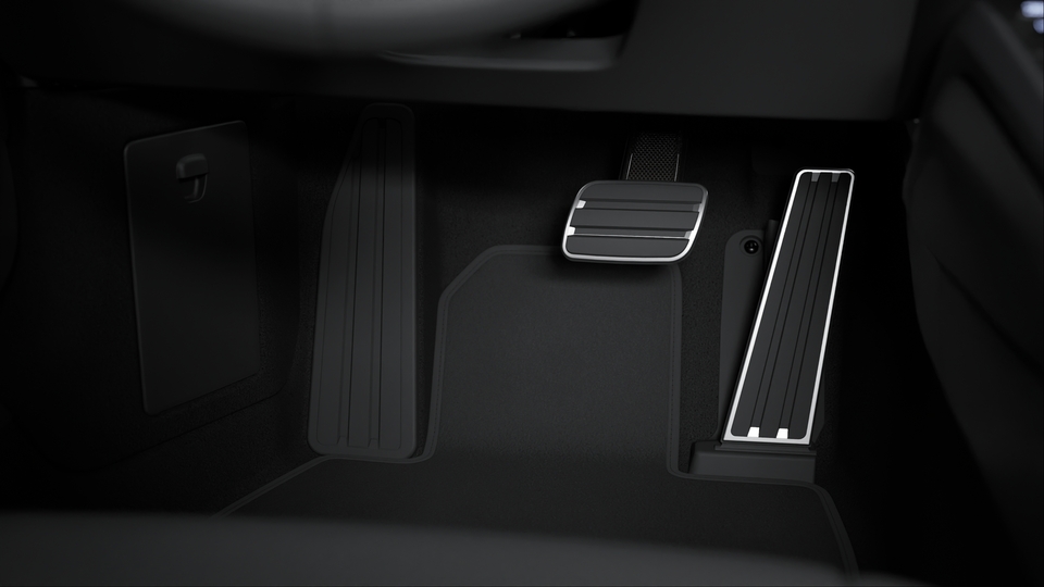 Pedals and footrest in Black