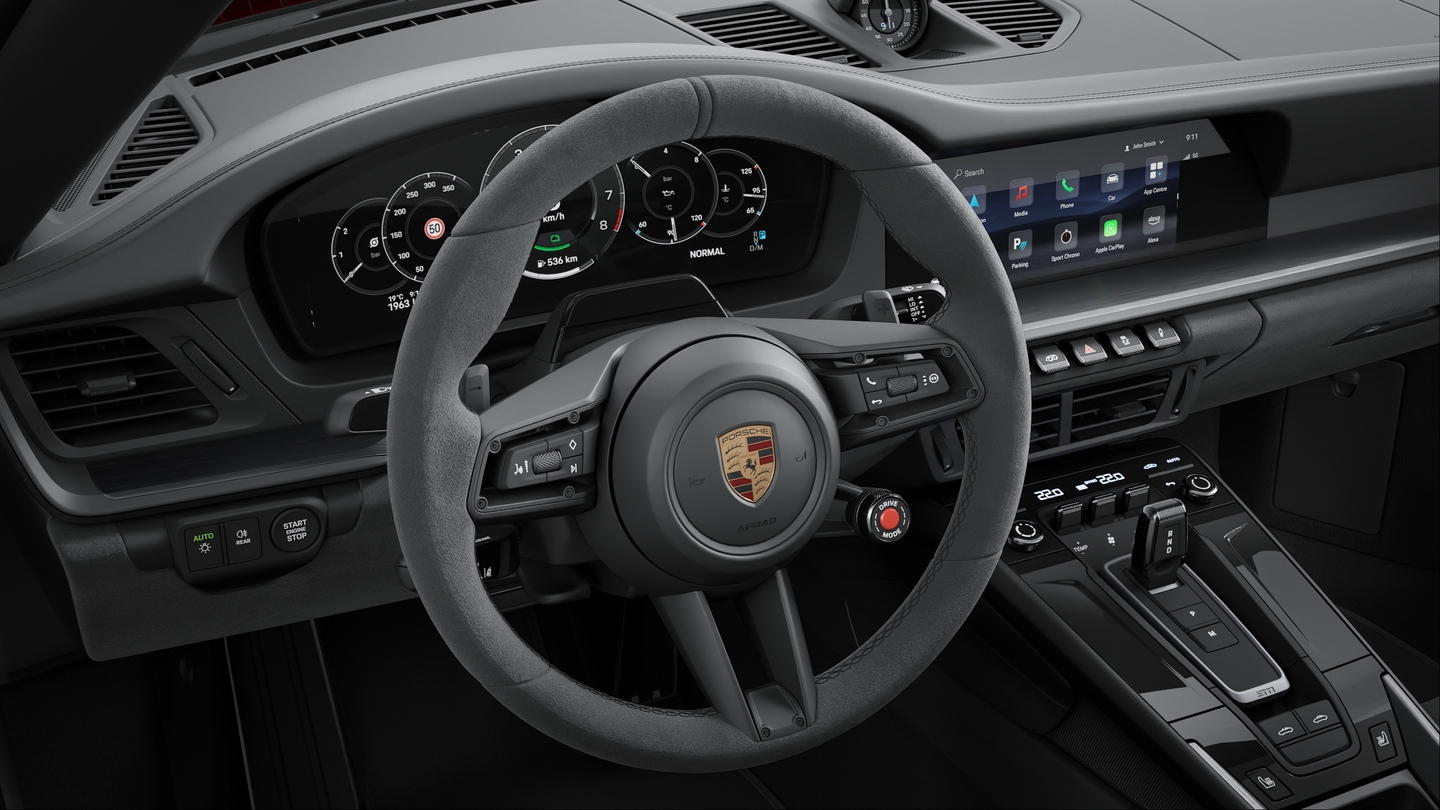 包含大量真皮部件的 Race-Tex 面料内饰组件