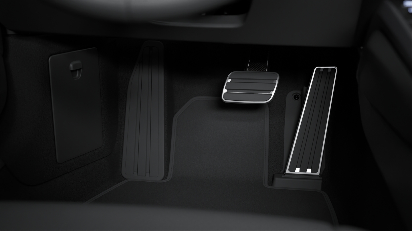 Pedals and footrest in Black