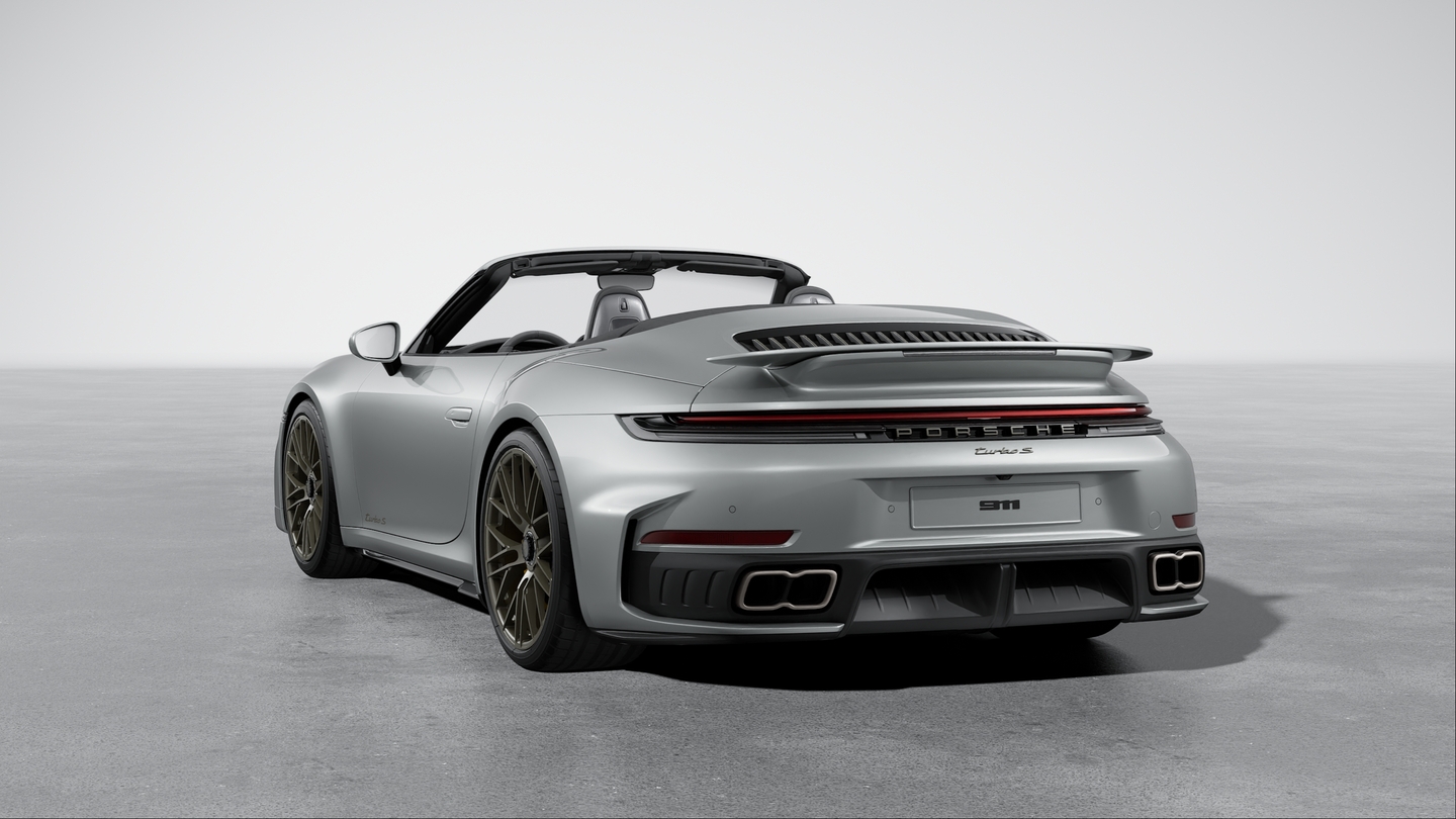 Taillight strip with ‘PORSCHE’ lettering