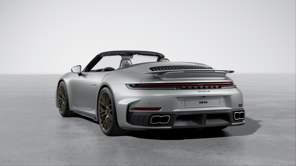 Taillight strip with ‘PORSCHE’ lettering
