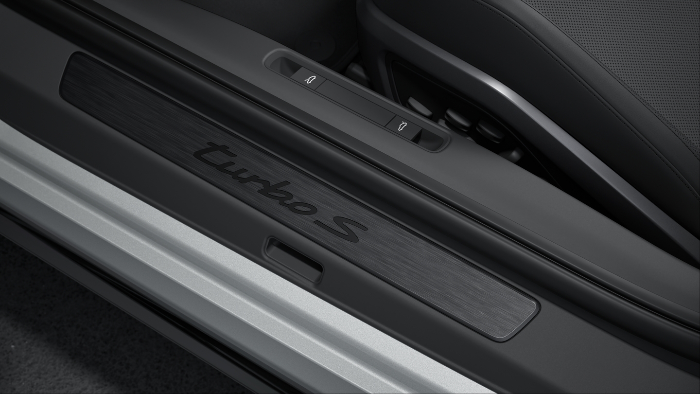 Door-Sill Guards in Black Brushed Aluminum