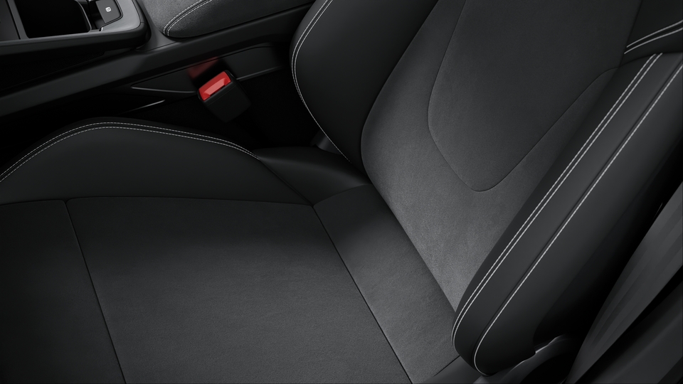 Interior with extensive leather / Race-Tex items Black with contrasting colour GT Silver