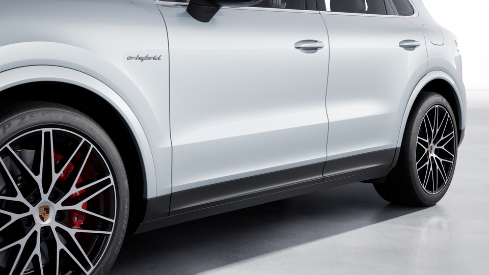 Wheel arch extensions in exterior colour
