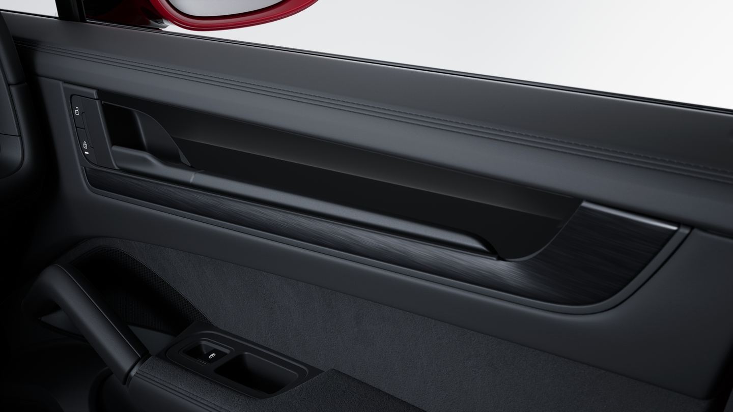 Interior trim in Black brushed aluminium