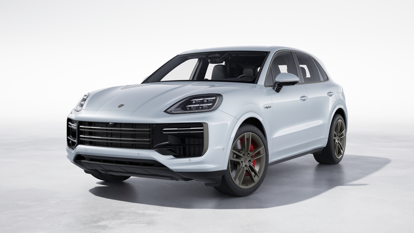 21-inch Cayenne Turbo wheels in Turbonite with wheel arch extensions in exterior colour