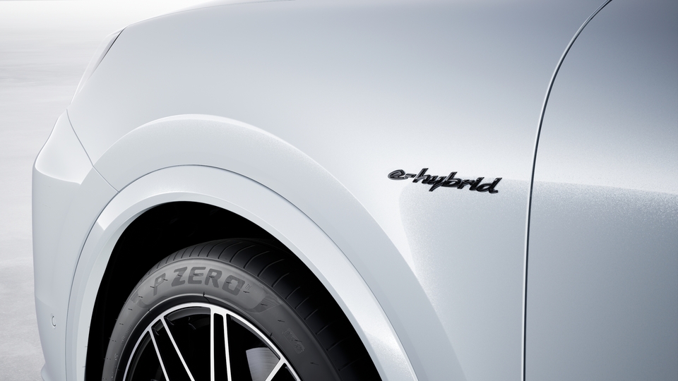 'PORSCHE' logo painted in Black (high gloss) and model designation painted in Black (high gloss)