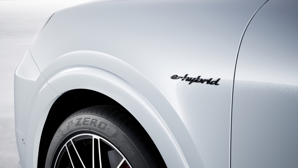 'PORSCHE' logo painted in Black (high gloss) and model designation painted in Black (high gloss)