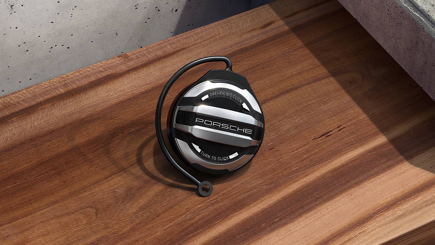 Fuel filler cap in aluminium look