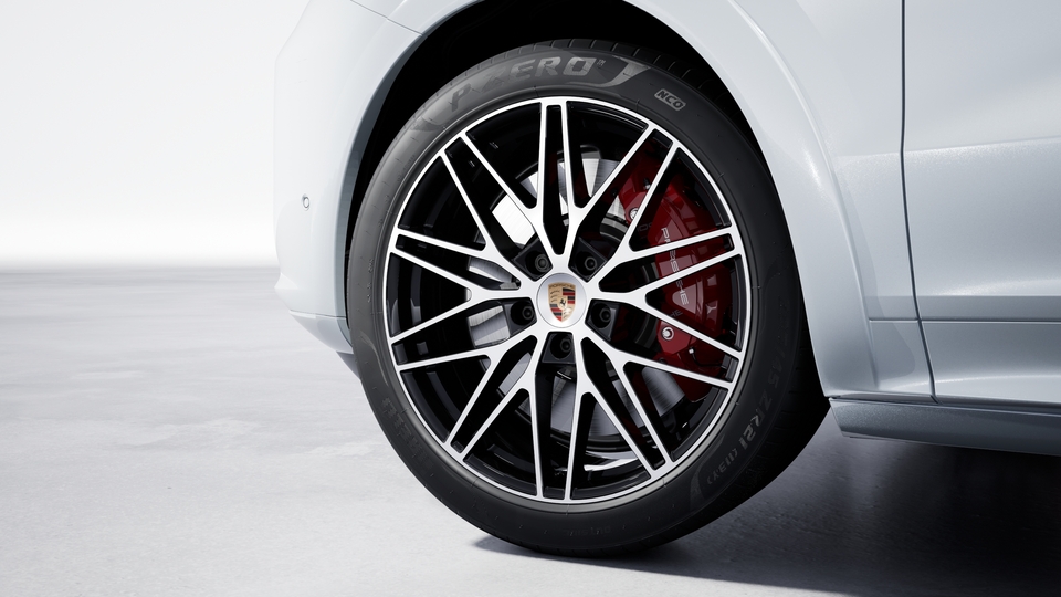 21-inch RS Spyder Design wheels with wheel arch extensions in exterior colour